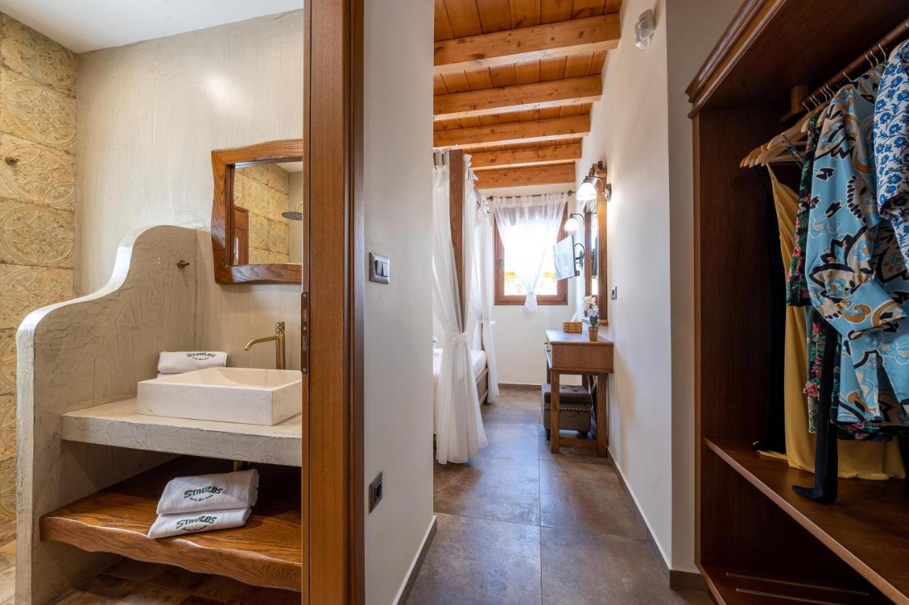 Stavlos Luxury Stone House *
