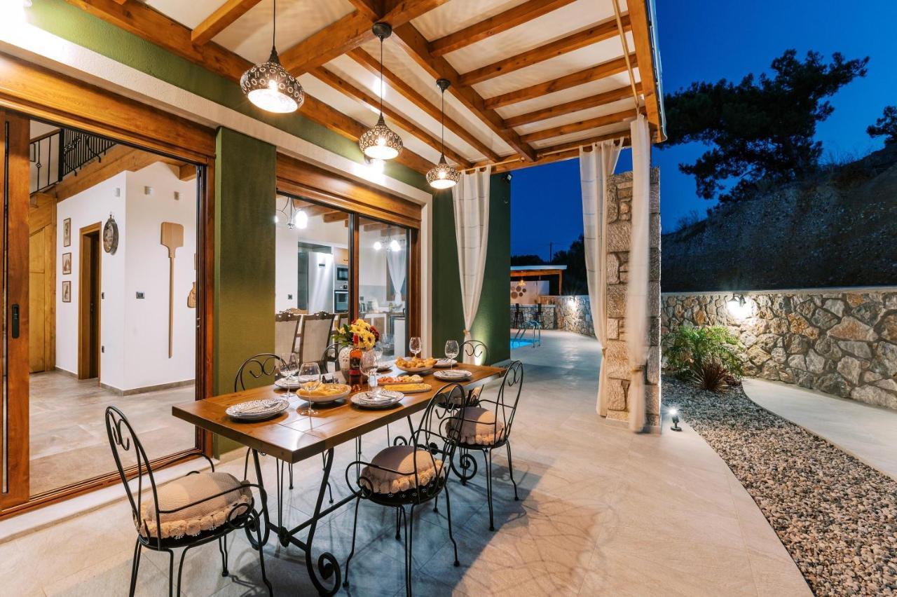 Stavlos Luxury Stone House Vilă *